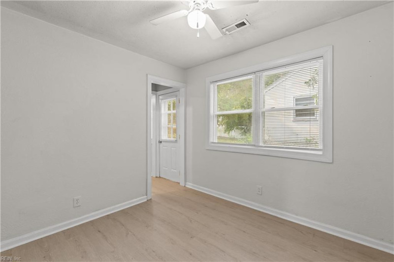 Photo 11 of 33 residential for sale in Norfolk virginia