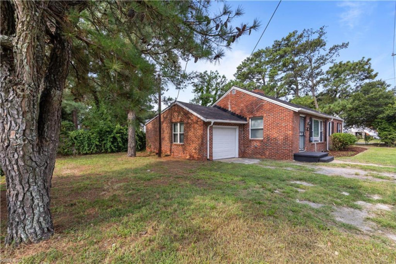 Photo 3 of 33 residential for sale in Norfolk virginia