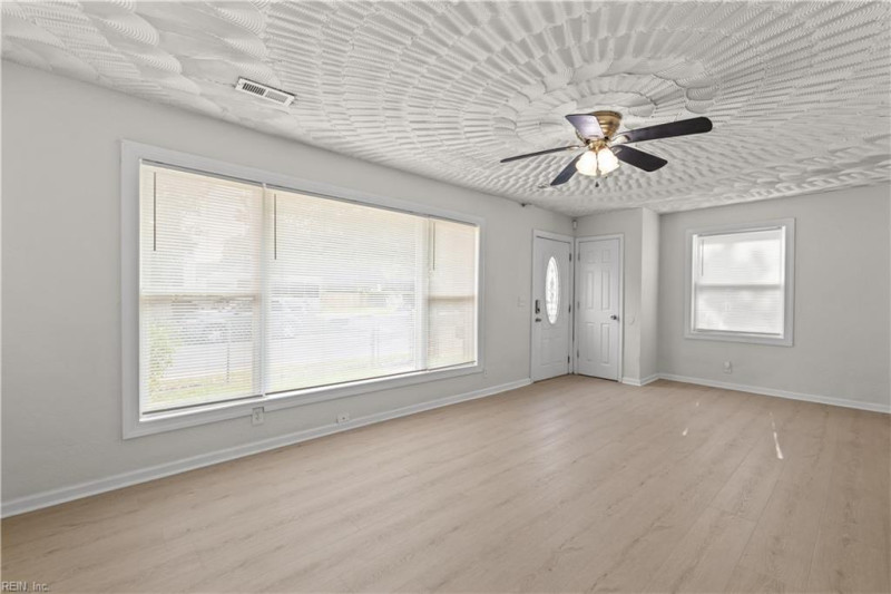 Photo 4 of 33 residential for sale in Norfolk virginia