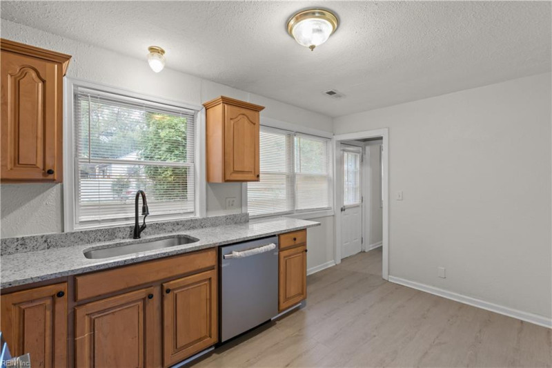 Photo 7 of 33 residential for sale in Norfolk virginia