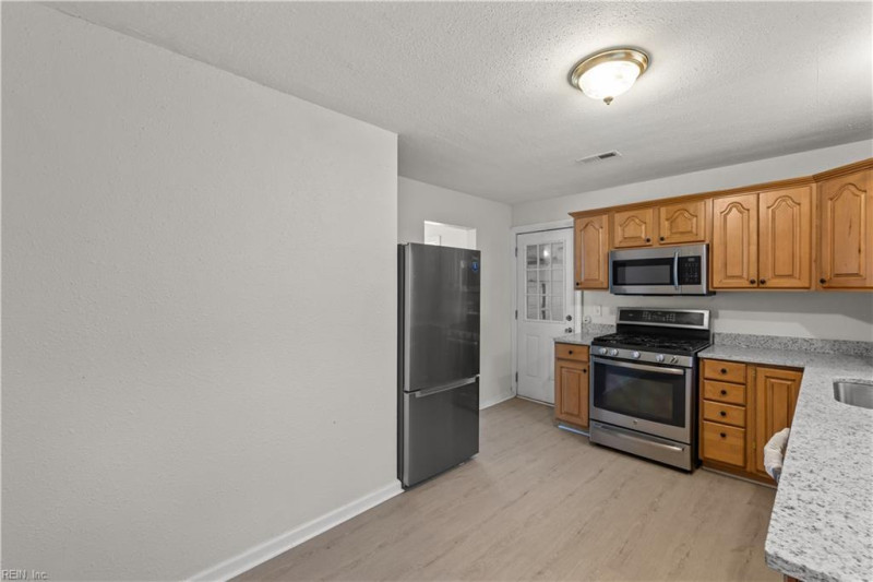 Photo 9 of 33 residential for sale in Norfolk virginia