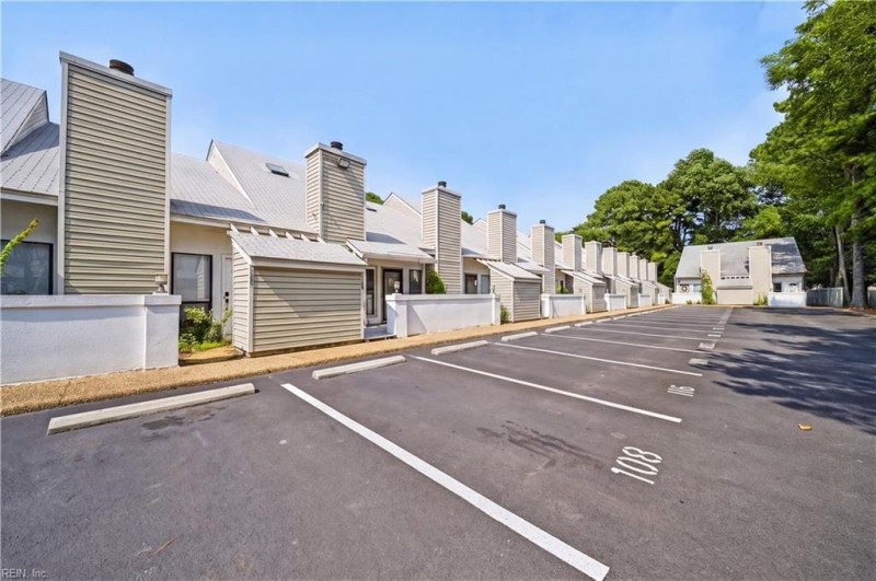 Photo 2 of 31 residential for sale in Norfolk virginia