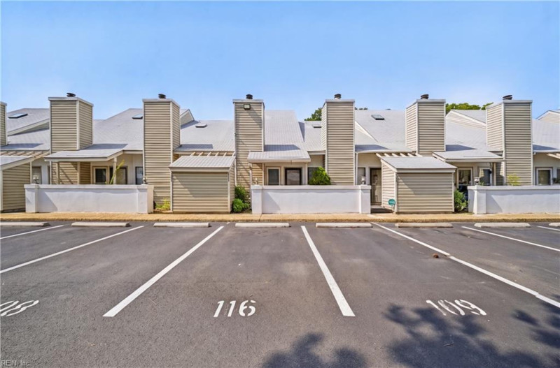 Photo 3 of 31 residential for sale in Norfolk virginia