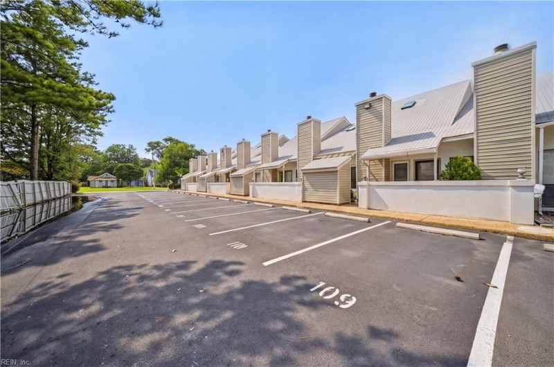 Photo 4 of 31 residential for sale in Norfolk virginia