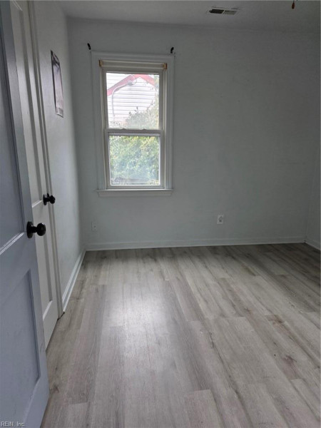 Photo 11 of 18 residential for sale in Hampton virginia