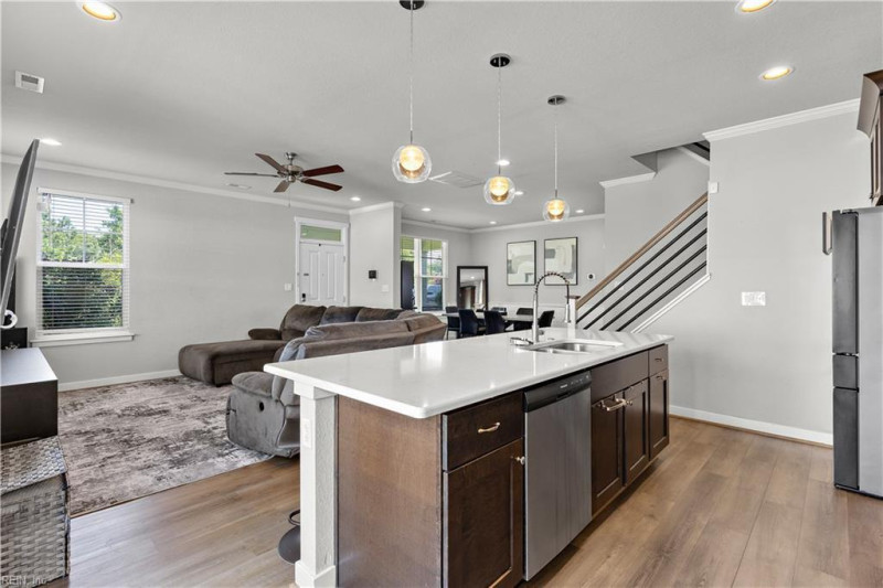 Photo 10 of 33 residential for sale in Chesapeake virginia