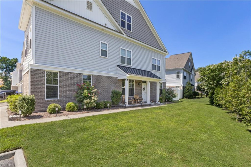 Photo 2 of 33 residential for sale in Chesapeake virginia