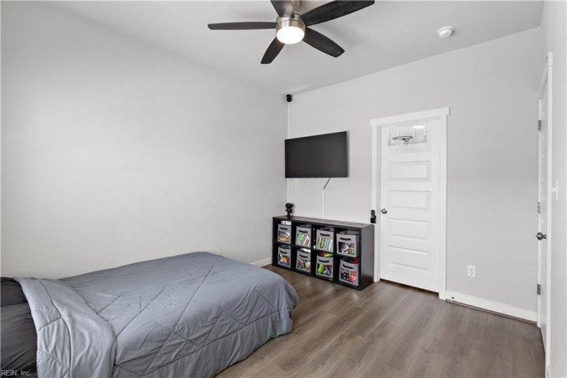 Photo 25 of 33 residential for sale in Chesapeake virginia