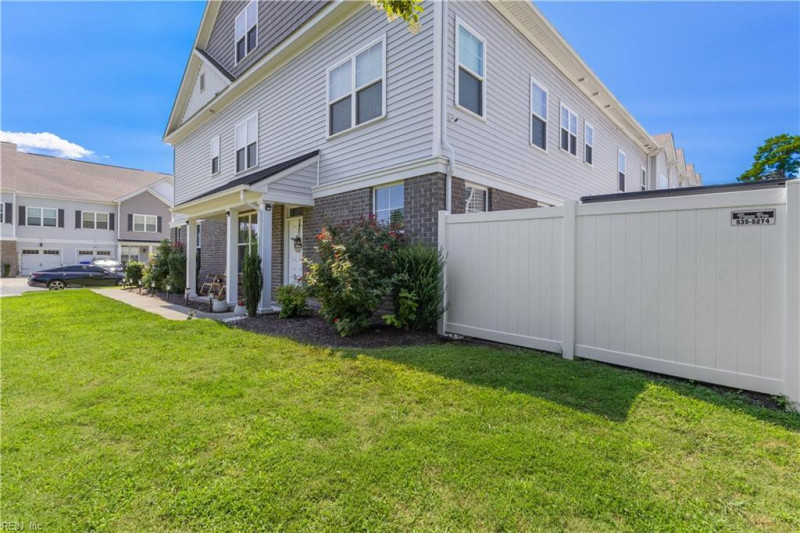 Photo 3 of 33 residential for sale in Chesapeake virginia