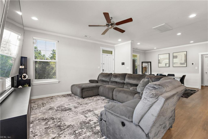 Photo 7 of 33 residential for sale in Chesapeake virginia
