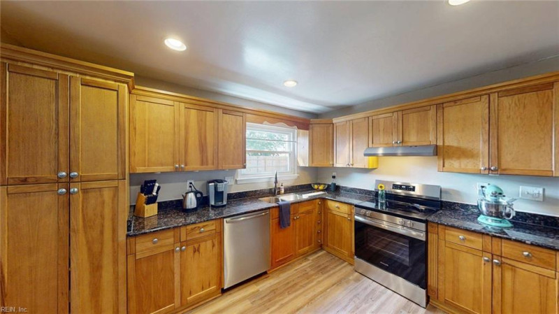 Photo 4 of 39 residential for sale in Virginia Beach virginia