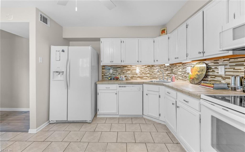 Photo 10 of 48 residential for sale in Norfolk virginia