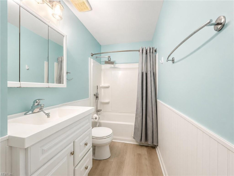 Photo 11 of 30 residential for sale in Gloucester County virginia