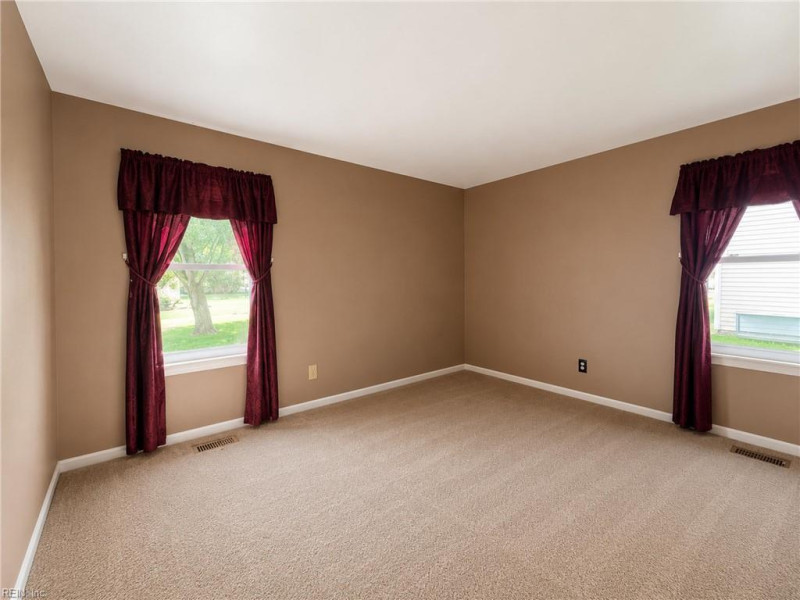 Photo 15 of 30 residential for sale in Gloucester County virginia