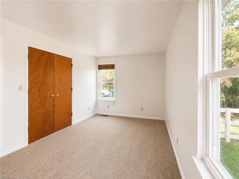 Photo 16 of 30 residential for sale in Gloucester County virginia