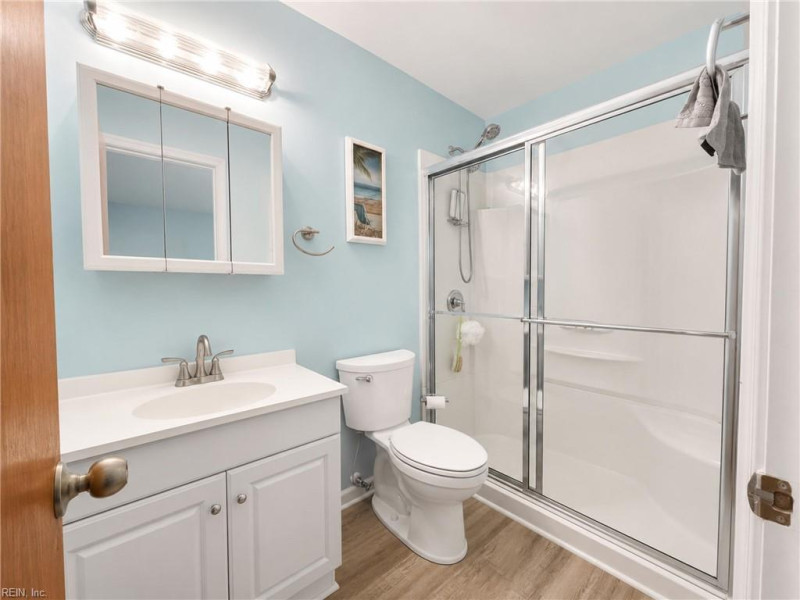 Photo 17 of 30 residential for sale in Gloucester County virginia