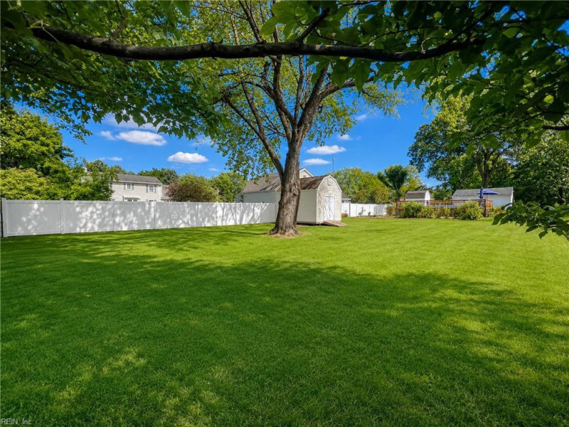 Photo 26 of 30 residential for sale in Gloucester County virginia
