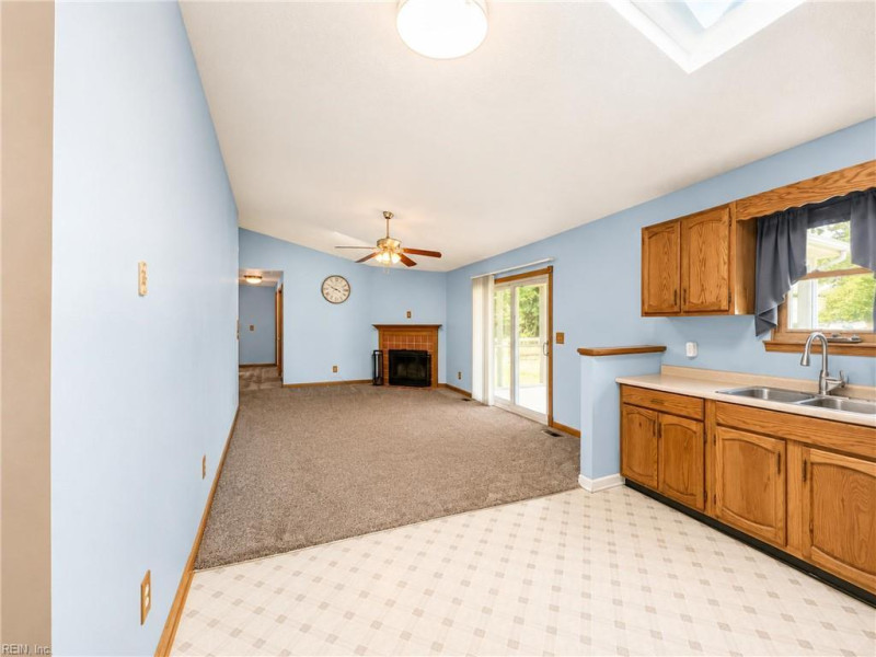 Photo 3 of 30 residential for sale in Gloucester County virginia
