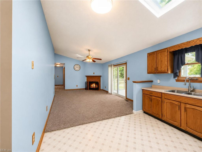 Photo 5 of 30 residential for sale in Gloucester County virginia
