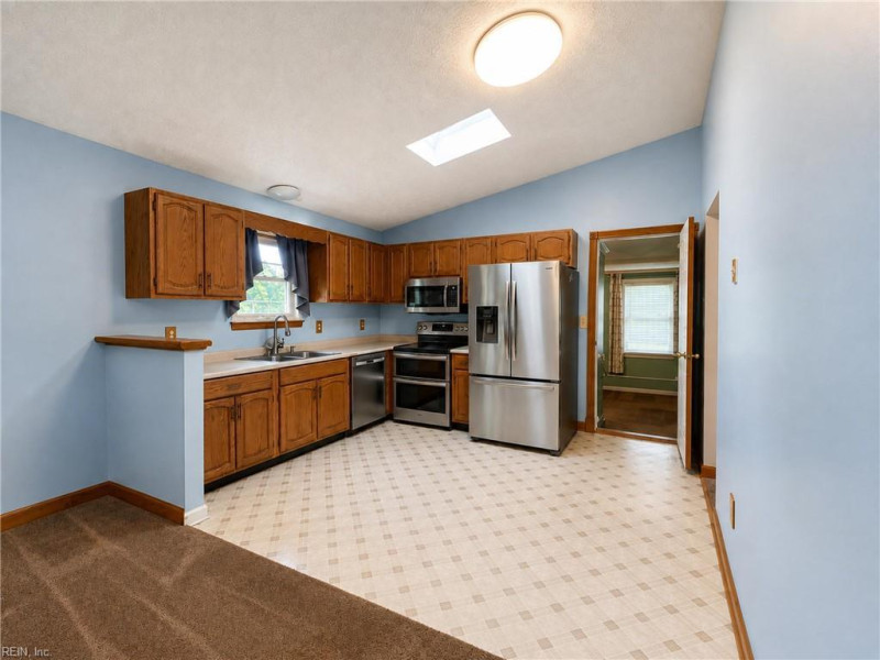 Photo 7 of 30 residential for sale in Gloucester County virginia