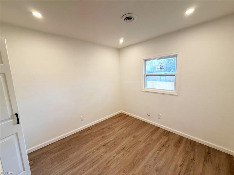 Photo 20 of 29 residential for sale in Chesapeake virginia