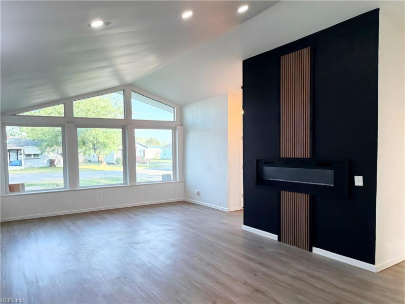 Photo 6 of 29 residential for sale in Chesapeake virginia