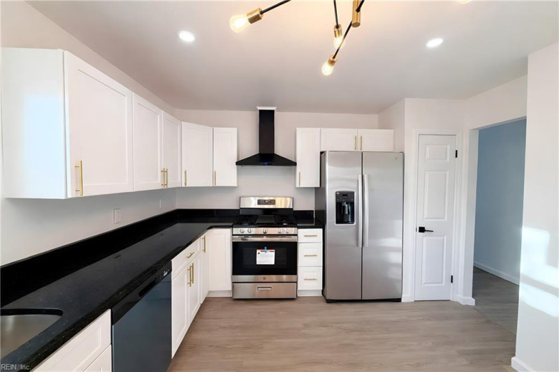 Photo 7 of 29 residential for sale in Chesapeake virginia