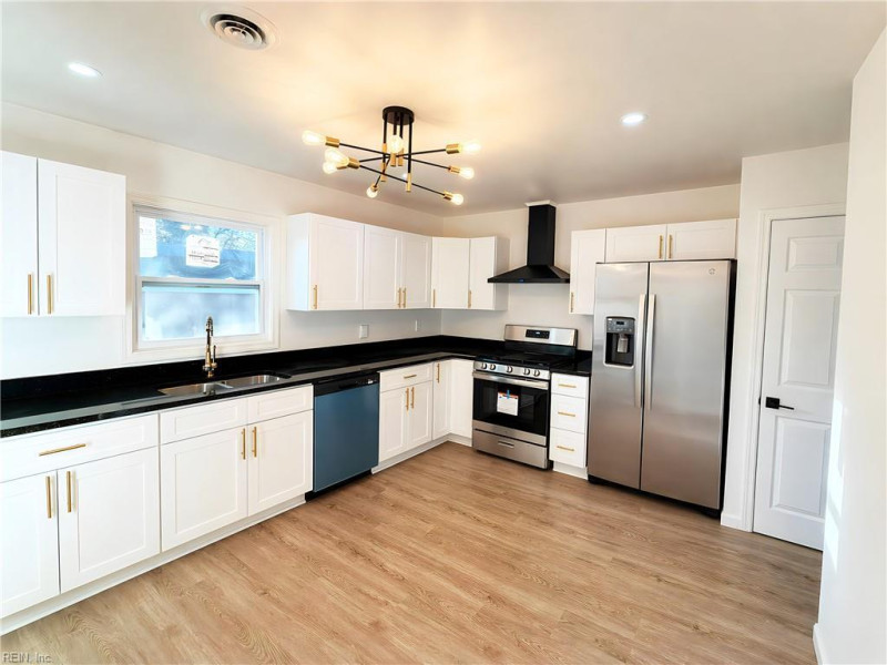 Photo 9 of 29 residential for sale in Chesapeake virginia