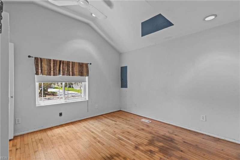 Photo 8 of 35 residential for sale in Norfolk virginia