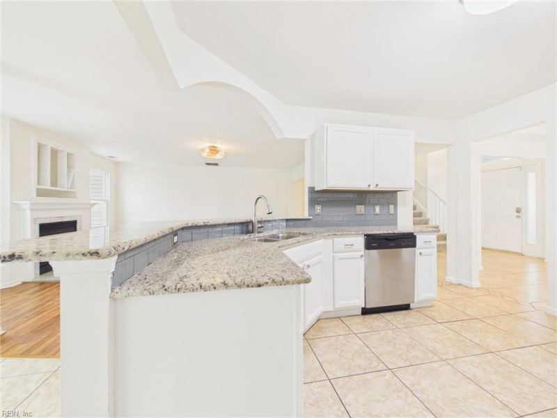 Photo 10 of 46 residential for sale in Virginia Beach virginia