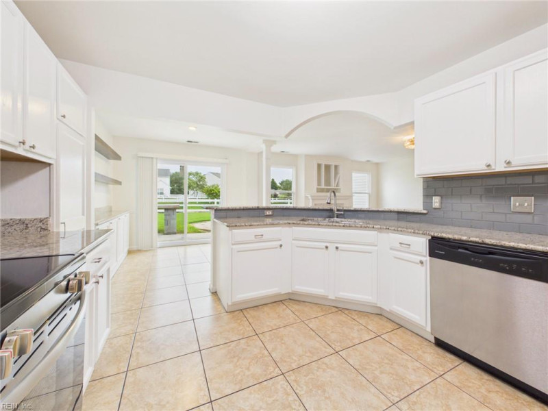 Photo 11 of 46 residential for sale in Virginia Beach virginia