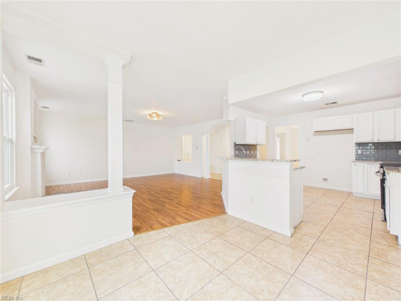 Photo 12 of 46 residential for sale in Virginia Beach virginia