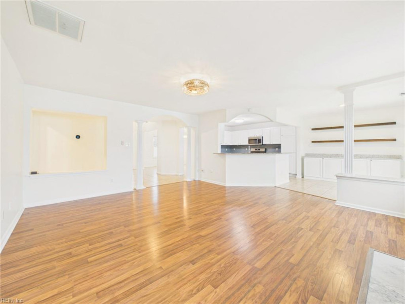 Photo 14 of 46 residential for sale in Virginia Beach virginia