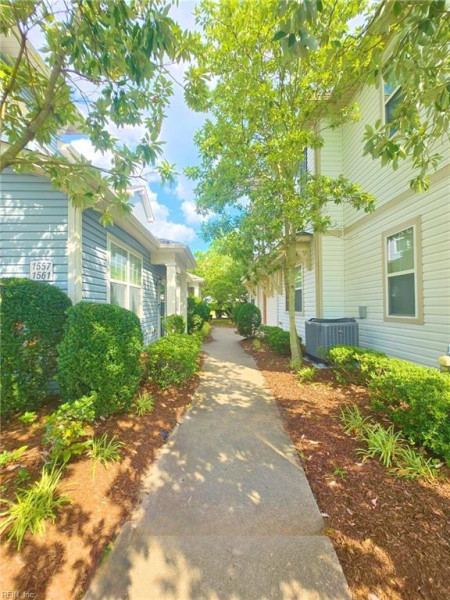 Photo 2 of 50 residential for sale in Chesapeake virginia