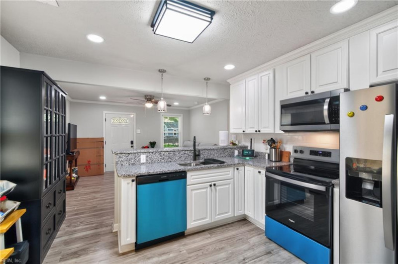 Photo 11 of 20 residential for sale in Hampton virginia
