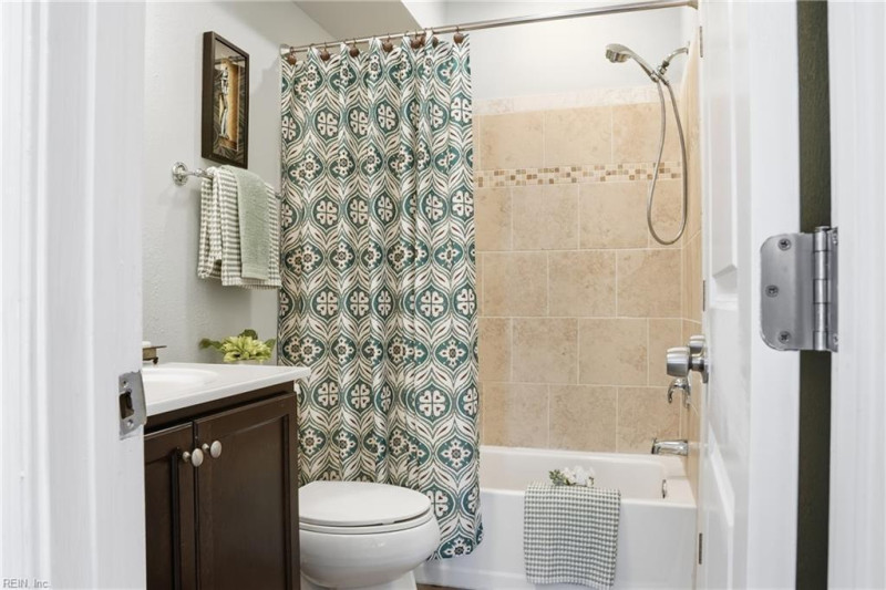 Photo 10 of 26 residential for sale in Chesapeake virginia