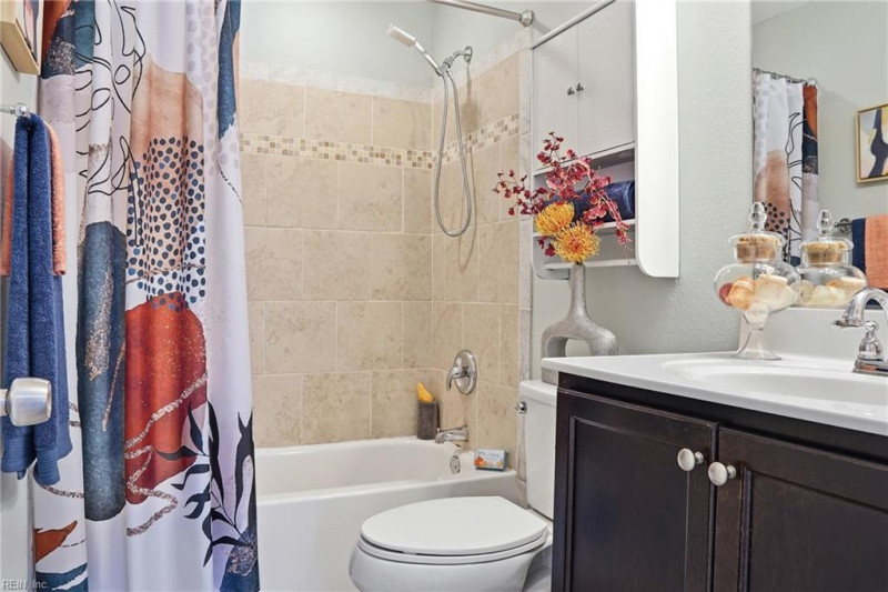 Photo 18 of 26 residential for sale in Chesapeake virginia