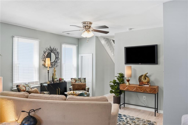 Photo 4 of 26 residential for sale in Chesapeake virginia