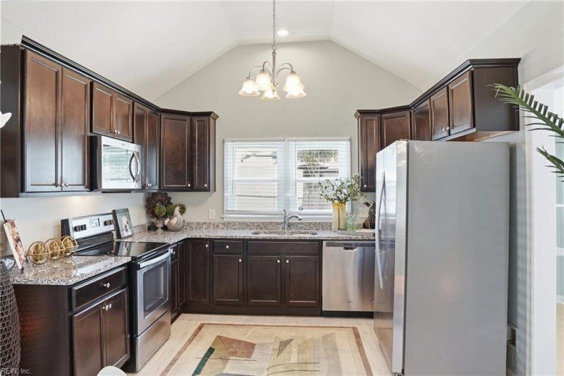 Photo 5 of 26 residential for sale in Chesapeake virginia