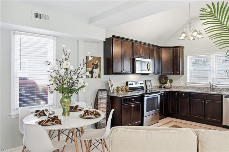 Photo 7 of 26 residential for sale in Chesapeake virginia