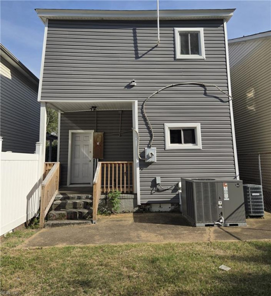 Photo 4 of 38 residential for sale in Newport News virginia