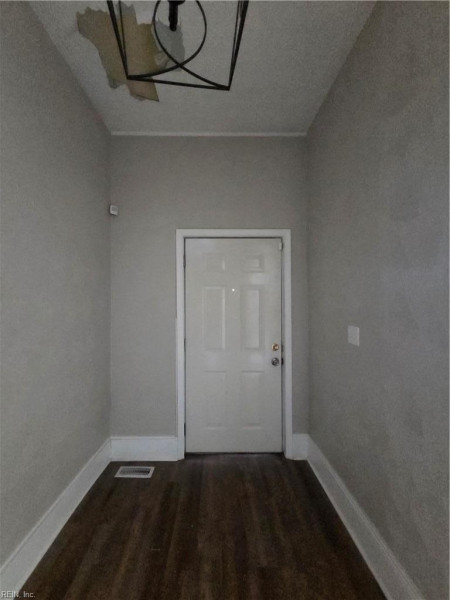 Photo 5 of 38 residential for sale in Newport News virginia