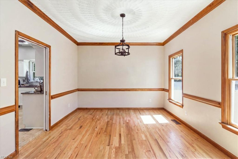 Photo 10 of 36 residential for sale in Chesapeake virginia