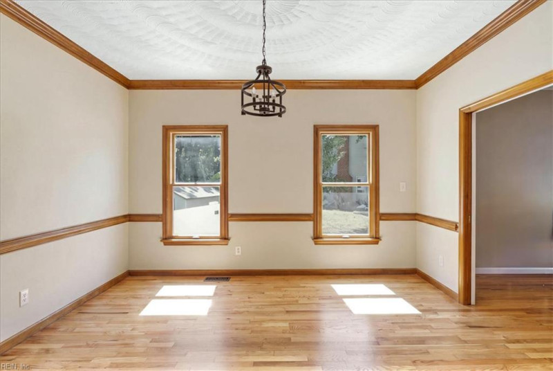 Photo 11 of 36 residential for sale in Chesapeake virginia