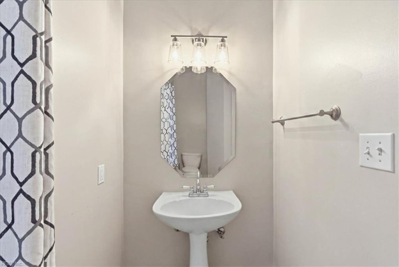 Photo 12 of 36 residential for sale in Chesapeake virginia