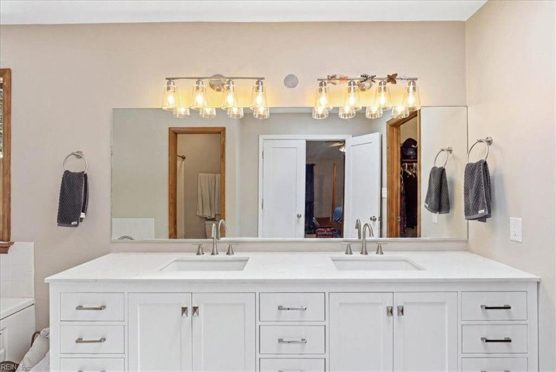 Photo 16 of 36 residential for sale in Chesapeake virginia