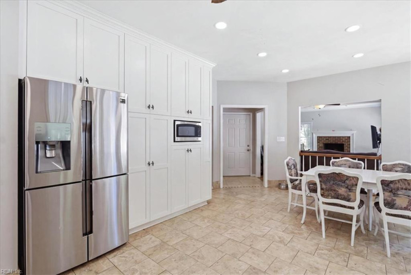 Photo 5 of 36 residential for sale in Chesapeake virginia