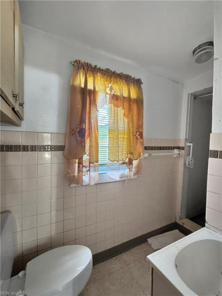 Photo 11 of 29 residential for sale in Hampton virginia