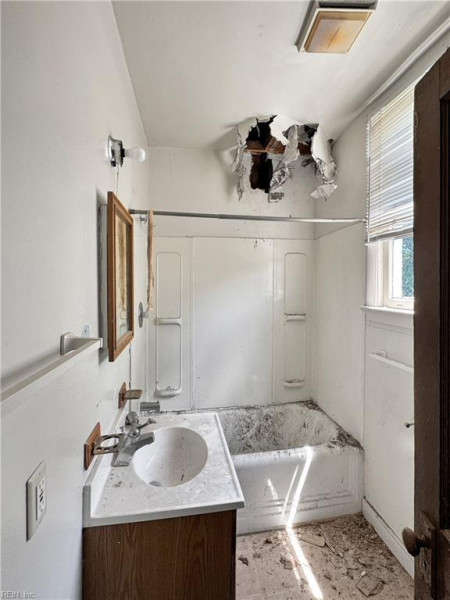 Photo 12 of 29 residential for sale in Hampton virginia