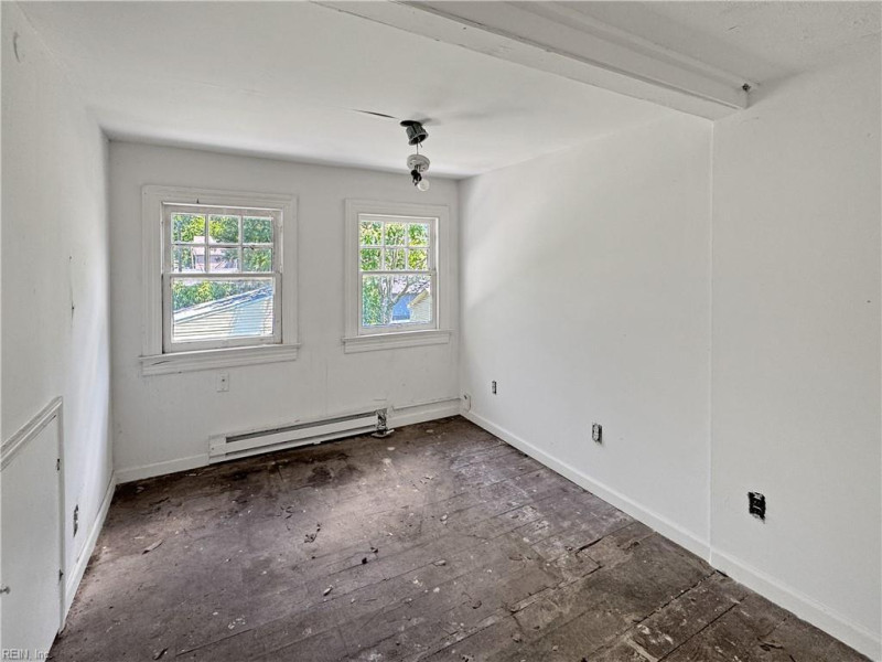 Photo 13 of 29 residential for sale in Hampton virginia